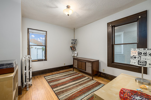 852 Wheelock Ave E (9)