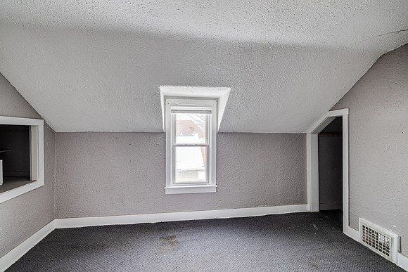 509 Bay St (10)