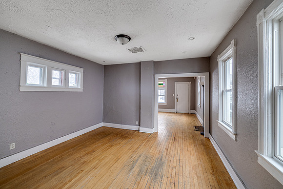 509 Bay St (5)