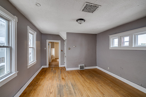 509 Bay St (4)
