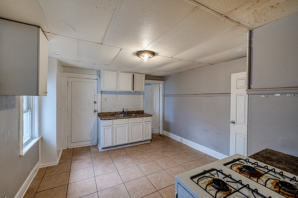 509 Bay St (6)