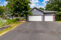 2217 Gentry Ave N