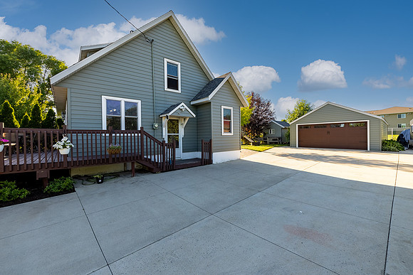 431 4th St N (38)