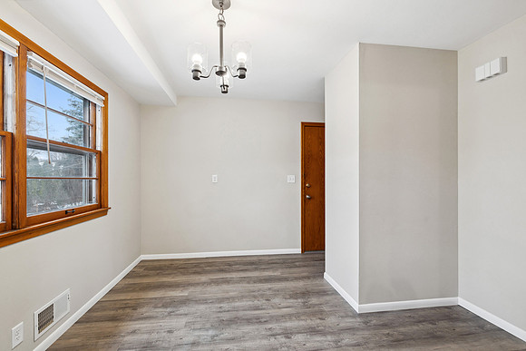 HT8A8923
