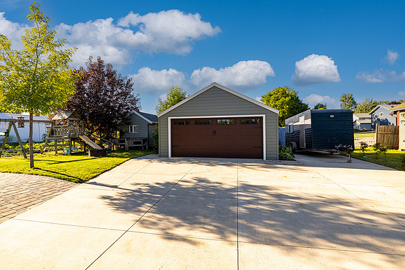 431 4th St N (39)