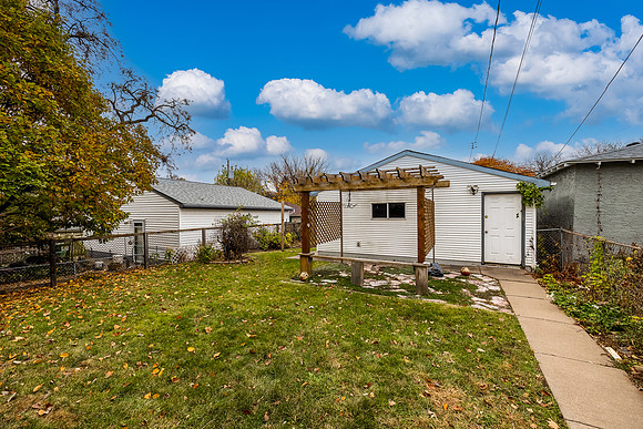 852 Wheelock Ave E (28)