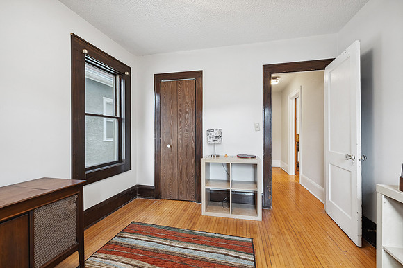852 Wheelock Ave E (10)