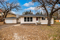 3033 Woodale